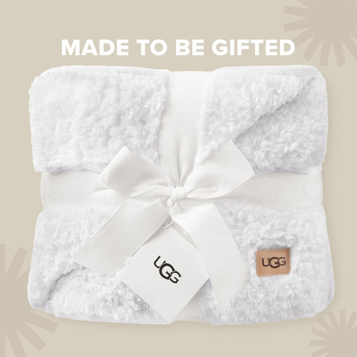UGG Nita - Manta Suave Reversible de Felpa para sofá o Cama, acogedora Manta cálida y esponjosa para Sala de Estar o Bonita decoración de recámara, Lavable alternativamente, 50 x 70 Pulgadas, Nieve