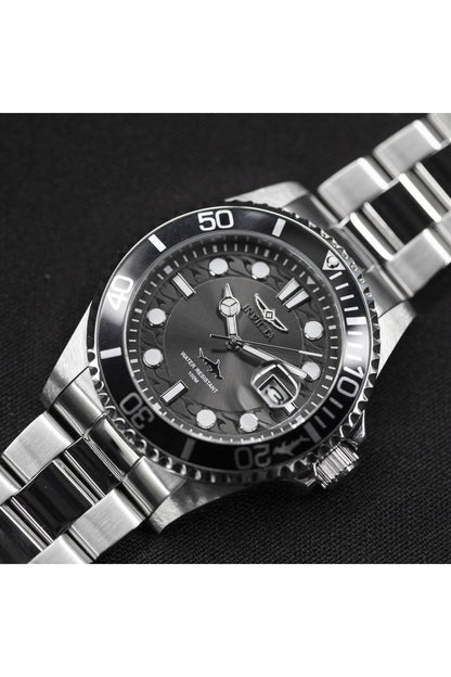 Invicta Pro Diver Reloj de cuarzo para hombre con correa de acero inoxidable, plateado, 22 (Modelo: 30018)
