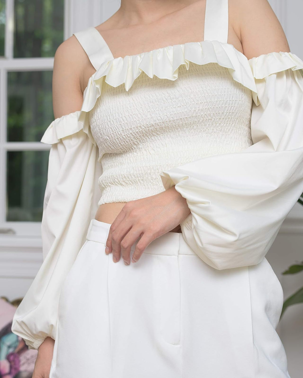 The Drop Top Para Mujer, Blanco Nube, Con Cuello Elástico Fruncido y Tirantes por @jessicawang