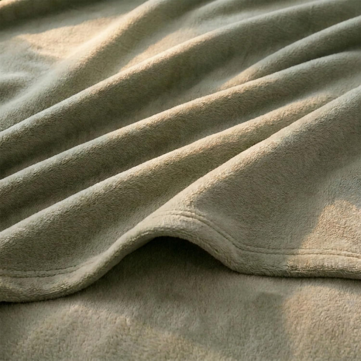 Nautica - Manta de Forro Polar de Felpa Suave, Ideal para Cama o sofá, Certificado Oeko-Tex (Verde sólido)