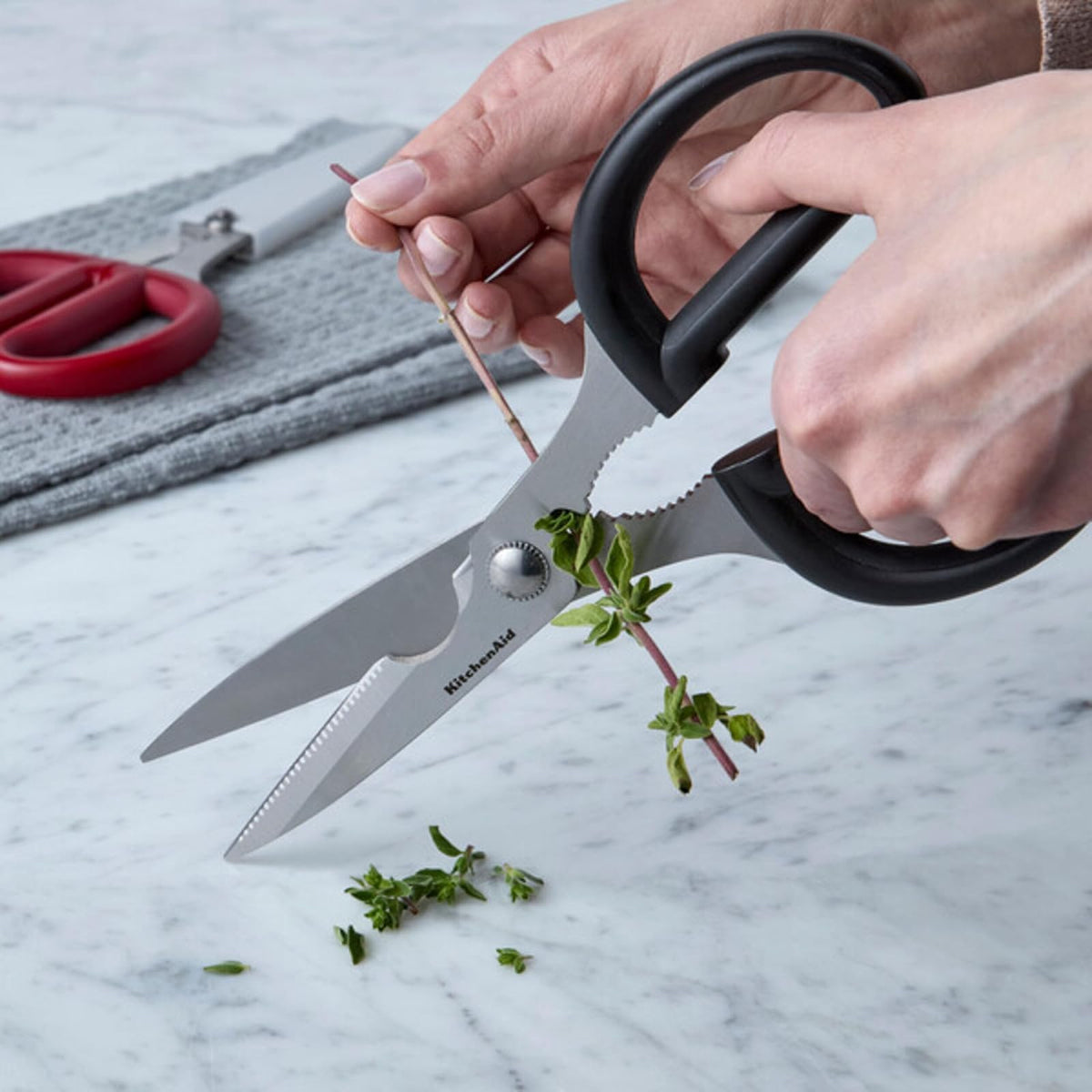 KitchenAid - Tijeras de cocina - Tijeras domésticas - Asas antideslizantes - Tijeras afiladas - Acero inoxidable - Plástico - Gris