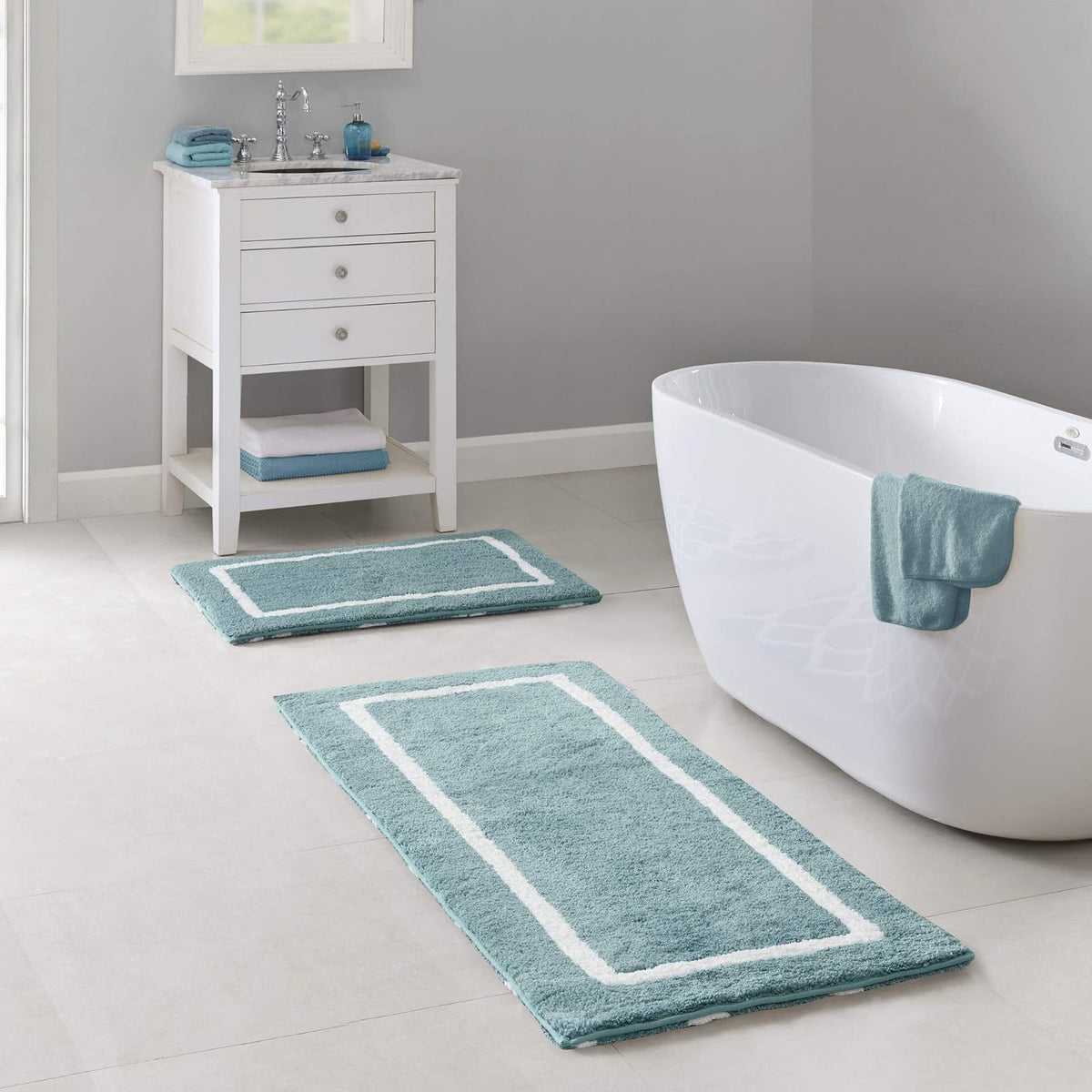 Madison Park Bittman - Alfombra de baño Reversible de Microfibra de Alta Calidad, 24 x 60 Pulgadas, Color Azul