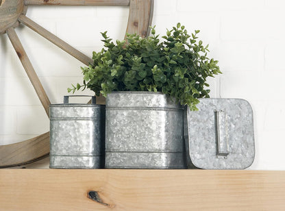 Deco 79 49123 Metal Square Lidded Box Set of 2