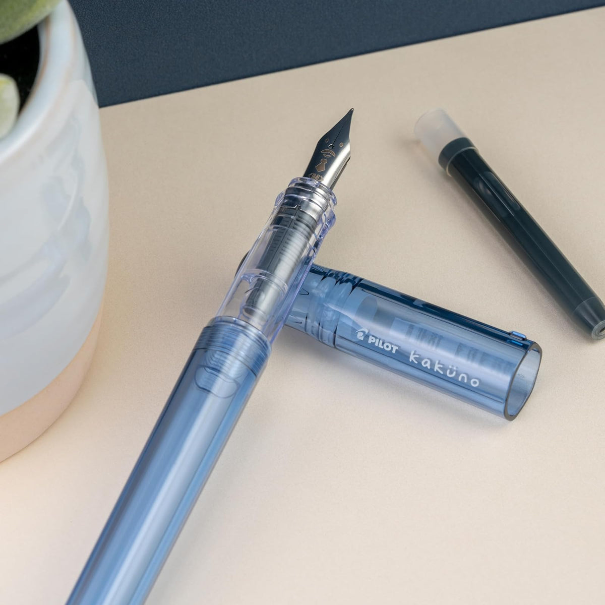 PILOT Pluma Fuente Kakuno, barril color azul traslúcido, punto mediano, estuche con una pieza