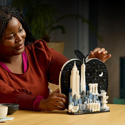 Lego Architecture Ciudad de Nueva York: La Gran Manzana – Set con la Estatua de la Libertad – Objeto de Decoración para Mayores de 18 Años – Idea de Regalo para Viajeros – 21066