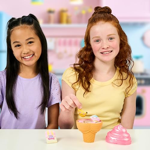 Cookeez Makery - Yum Yumz, 2 Peluches Sorpresa, Cono de Helado, Ninas 4+ | Peluches con aroma dulce, mecanismo de giro para revelar sorpresa, incluye stickers