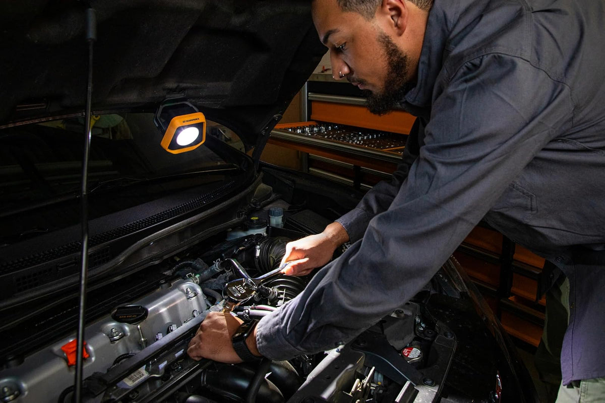 GEARWRENCH - Luz de tienda recargable de 2000 lúmenes | GWSL2000