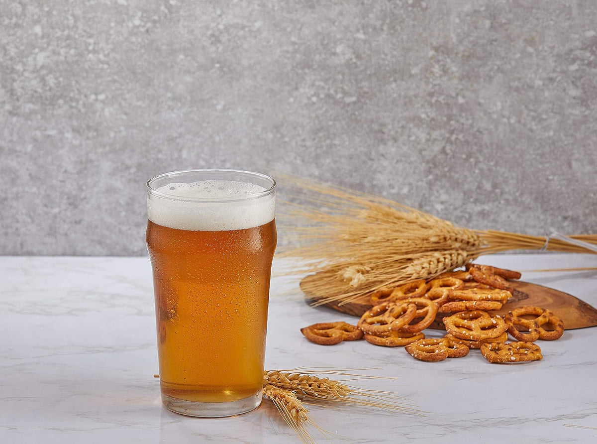 JoyJolt otorgar 19oz Cerveza Pint Juego de 4 vaso para cereza con capacidad en un pub tradicional