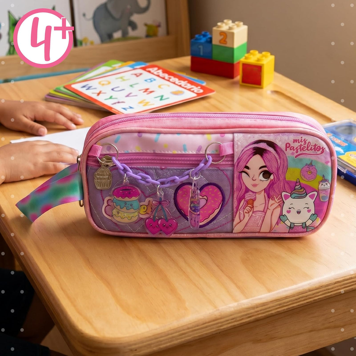 Ruz Lapicera Triple Infantil y Preescolar | Mis Pastelitos | 100% Poliéster | Portalápices de Tela para Niños con 2 Divisiones y Cierre de Cremallera | Recomendado desde 3 años