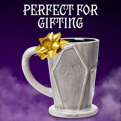 Silver Buffalo Disney Tim Burton Nightmare Before Christmas Tombstones con Jack Skellington y Zero Taza de cerámica esculpida 3D, 18 onzas