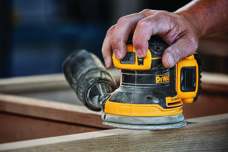 DEWALT Lijadora Orbital 5" (127mm), 20V máx., DCW210B