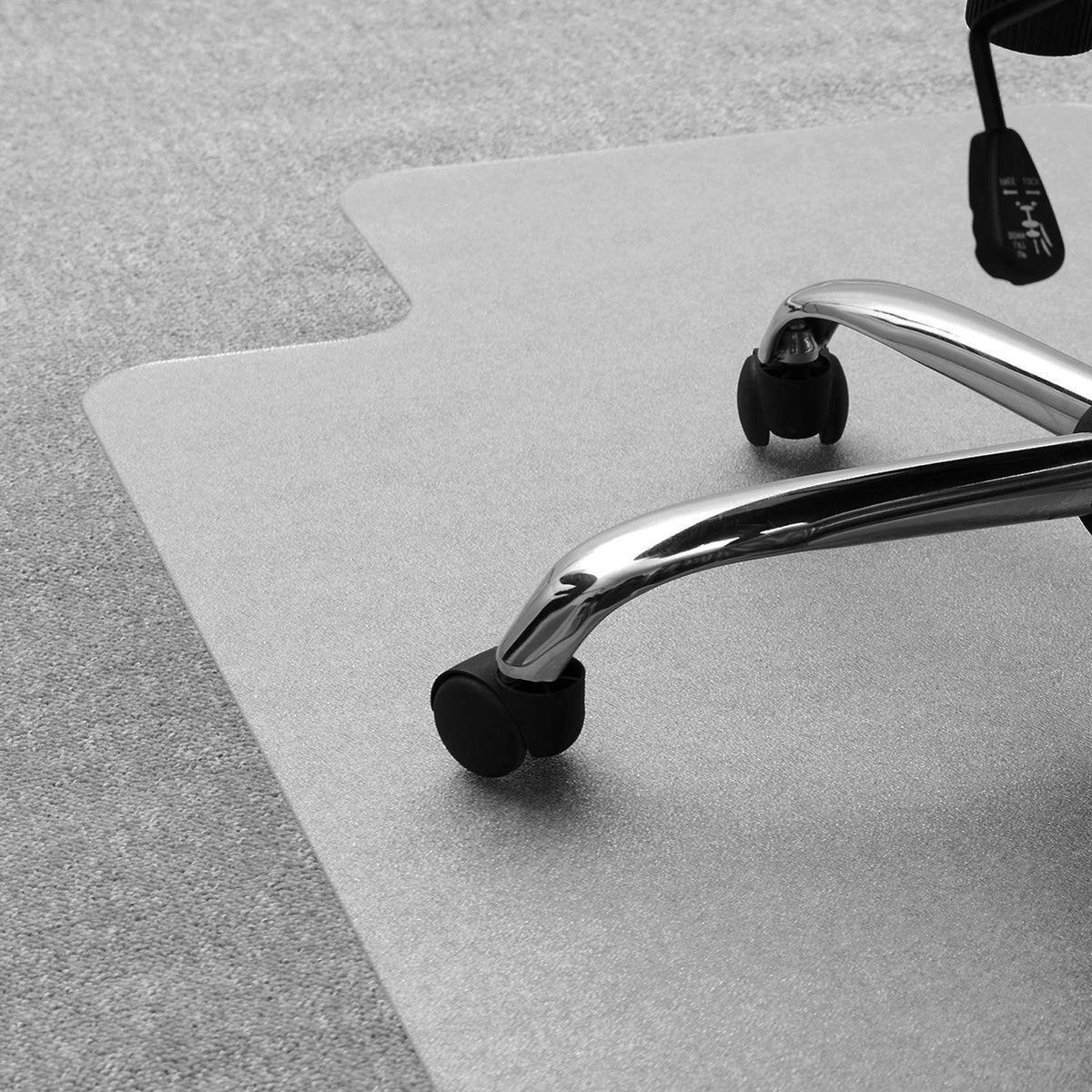 Floortex Ultimat Polycarbonate Chair Mat for Plush Pile Carpets Over 1/2-Inch Thick, 47 x 35 Inches, Clear, Rectangular with Lip (118927LR)