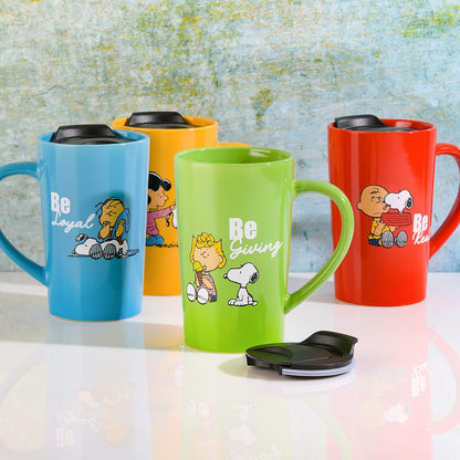 Peanuts Snoopy Gentle Reminders - Taza de viaje de 18 onzas con tapa, gres, paquete de 4, colores surtidos