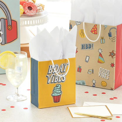 Hallmark Surtido de bolsas de regalo (8 bolsas: 3 pequeñas de 6 pulgadas, 3 medianas de 9 pulgadas, 2 grandes de 13 pulgadas) cumpleaños para niños, buenas vibras, iconos retro