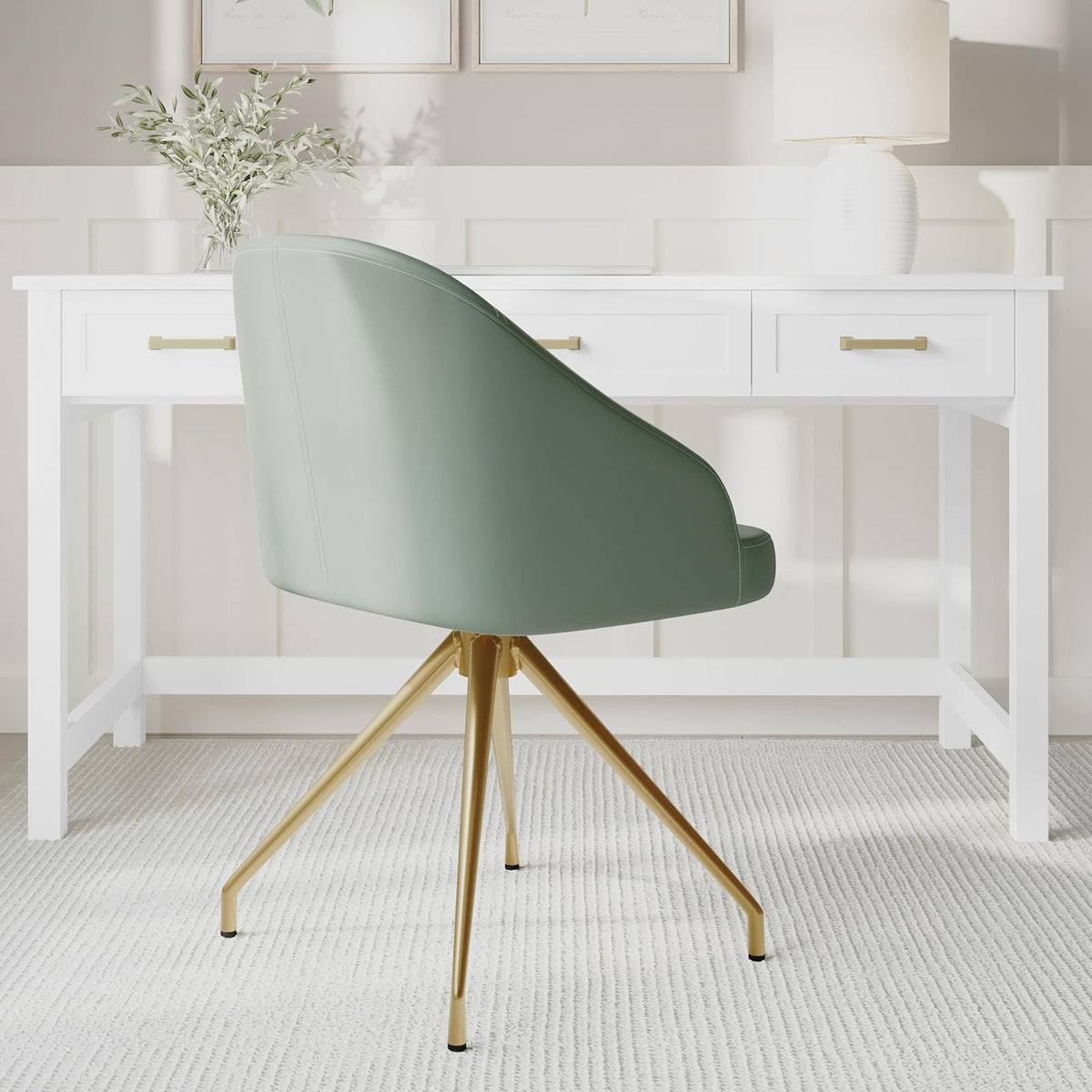 Martha Stewart Sora - Silla de Trabajo giratoria con Brazos Inclinados para Oficina en casa en Piel sintética Salvia con Marco de latón Pulido
