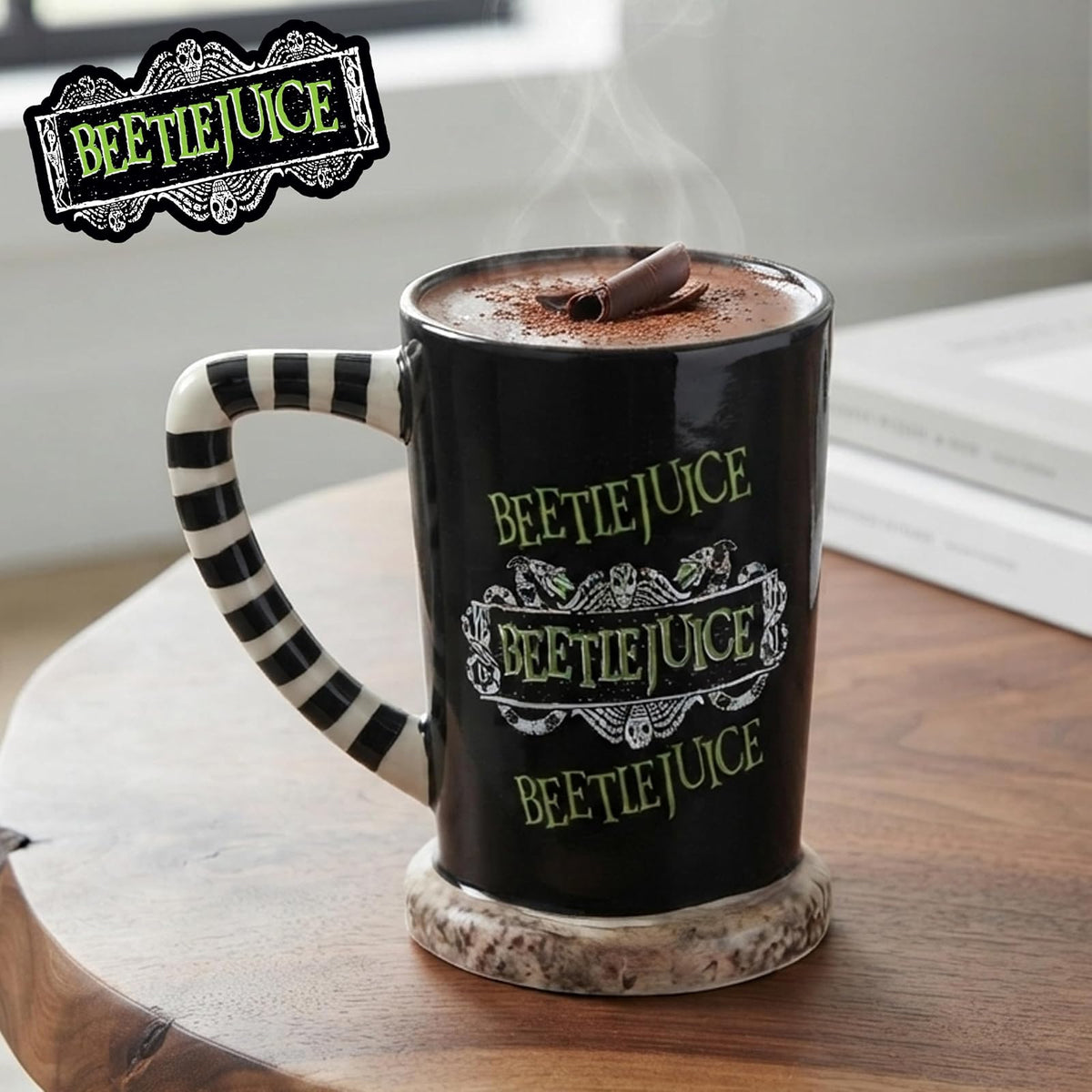 Silver Buffalo Beetlejuice Here Lies - Taza esculpida 3D de cerámica, 20 onzas
