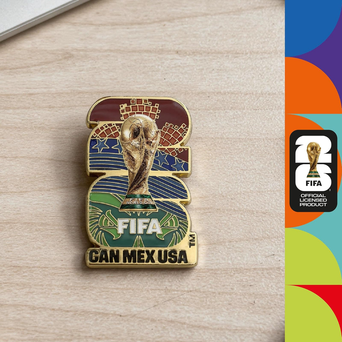 Wagon International Pin de Emblema de países anfitriones 2D con Licencia Oficial de la Copa Mundial DE LA FIFA 2026ᵀᴹ