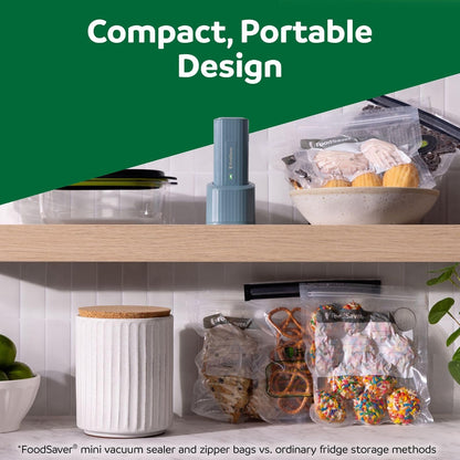 FoodSaver Mini máquina selladora al aspiradora de mano con ajuste marinado y base de carga, selladora al aspiradora de alimentos inalámbrica para congelador, almacenamiento, Sous Vide, preparación de