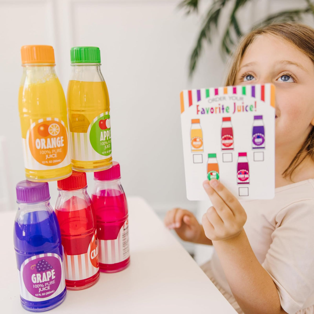 Melissa & Doug Tip & Sip - juguete de botellas de jugos y tarjeta de actividades (6 pzas.)