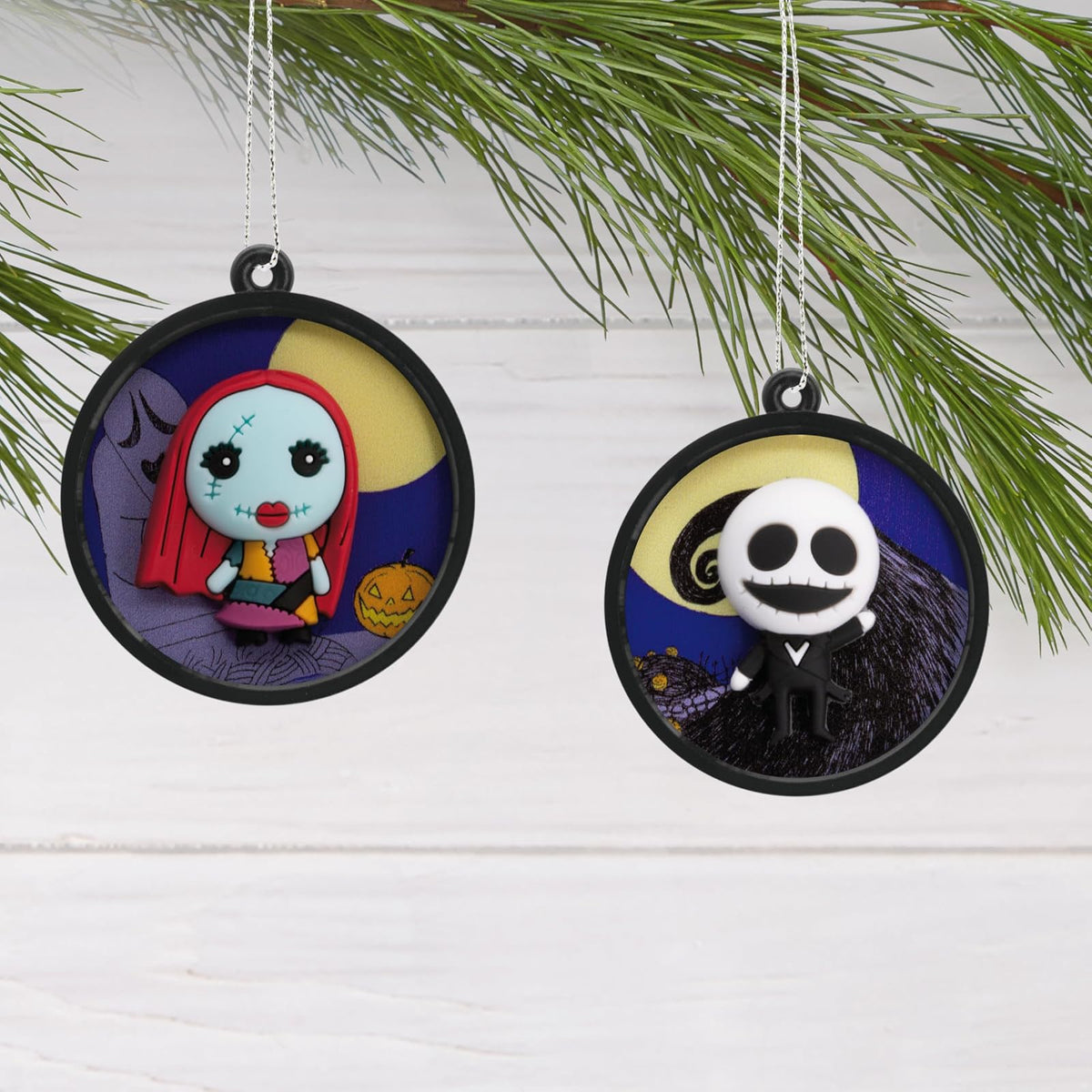 Hallmark Disney Tim Burton's The Nightmare Before Christmas Scenes Mini Adornos de Navidad, irrompibles, Juego de 4