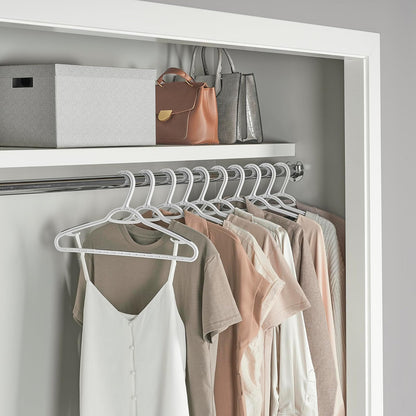neatfreak - Juego de 10 Perchas Antideslizantes Delgadas para Ahorrar Espacio con Ganchos de lencería y Pantalones/Barra de Accesorios, Ganchos patentados de plástico Blanco con Marco W