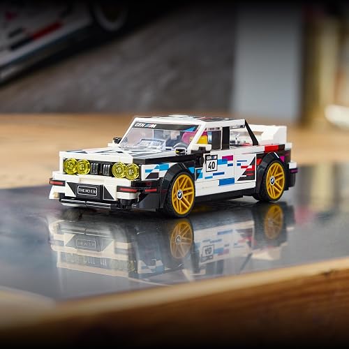 LEGO Speed Champions BMW M3 (E30) – Kit de Construcción para Niños y Niñas a Partir de 9 Años – Auto BMW de Juguete con Minifigura de Piloto – Réplica de Vehículo – 77263