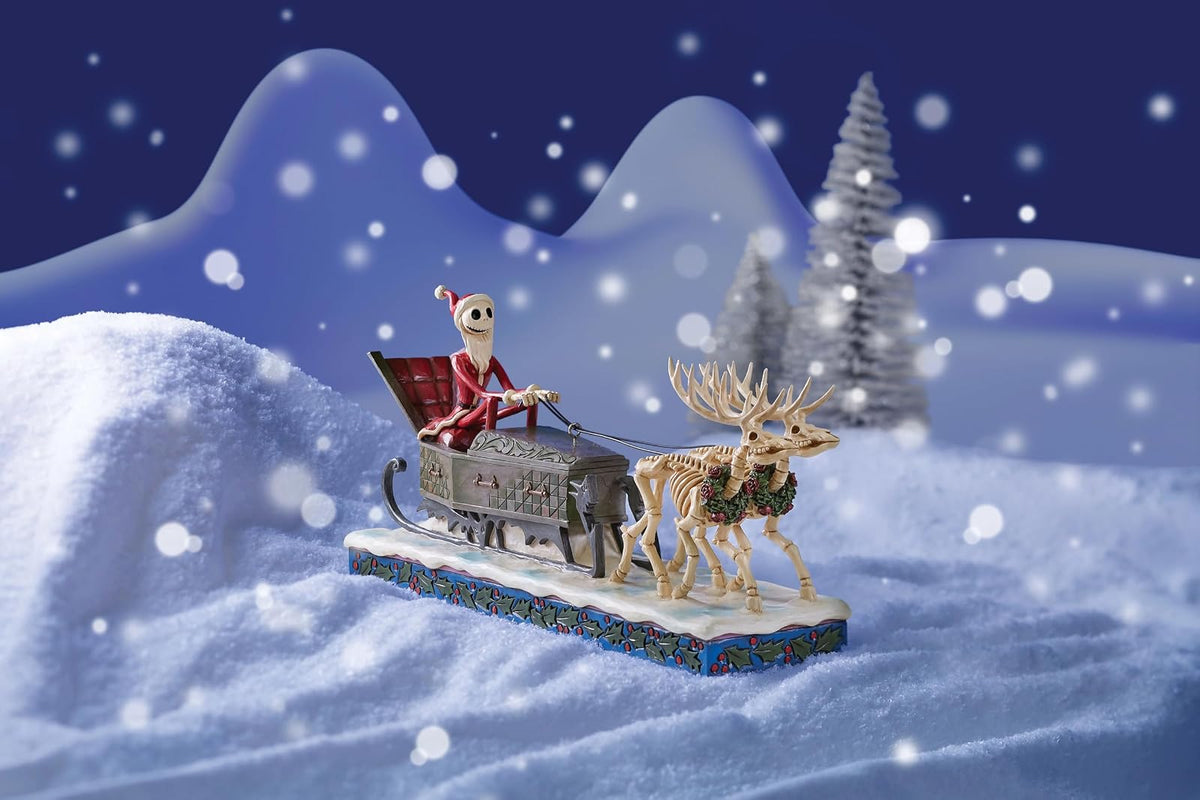 Enesco Disney Traditions Collection by Jim Shore The Nightmare Before Christmas - Figura de Papá Noel en Trineo y Calavera de Reno, Pintada a Mano para decoración del hogar, 6.5 Pulgadas