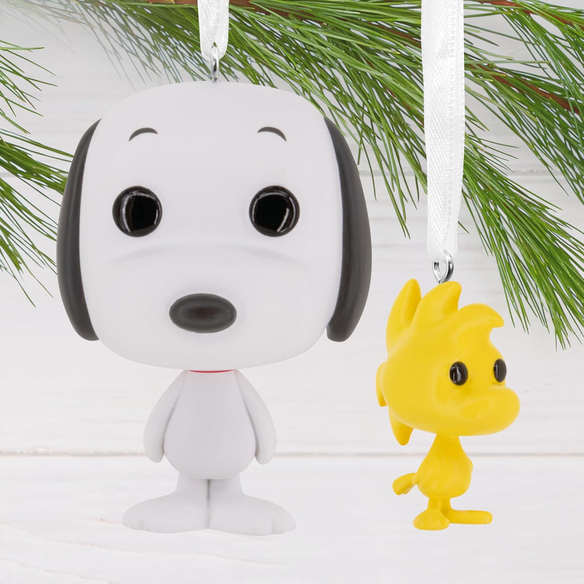 Hallmark Peanuts Snoopy y Woodstock Funko Pop Adornos de Navidad, Juego de 2, Regalos de Cultura Pop