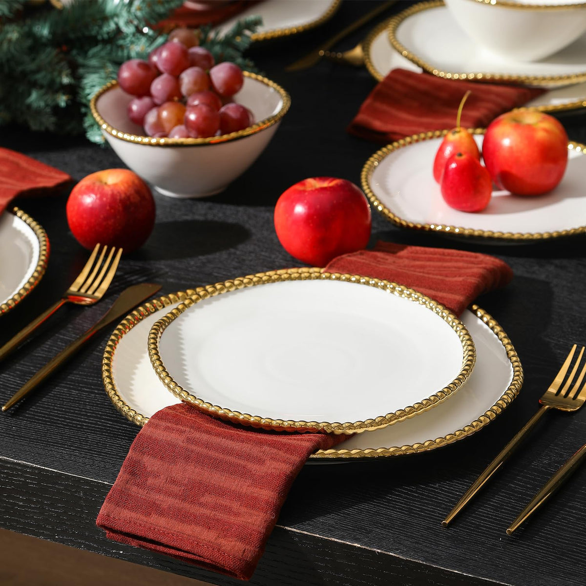 Christian Siriano Akoya - Juego de vajilla de porcelana, 12 piezas, juego de platos para 4, platos y cuencos, blanco y dorado