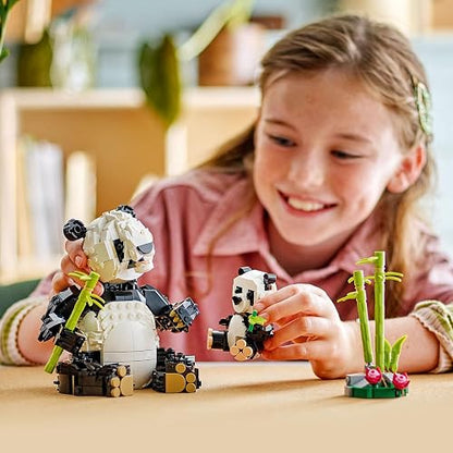 LEGO® Creator 3en1 Fauna Salvaje: Familia de Pandas Jueguete de construcción transformable en Figuras de orcas o en pingüinos, Regalo para niñas y niños de 8 años o más 31165