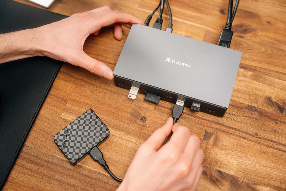 Verbatim USB-C Pro Docking Station 17 en 1 Hub Multiport Adaptador a HDMI 4K y 8K, USB-A y USB-C, PD 100W, AUX, Lector de Tarjetas para Mac/Windows Laptop y Co