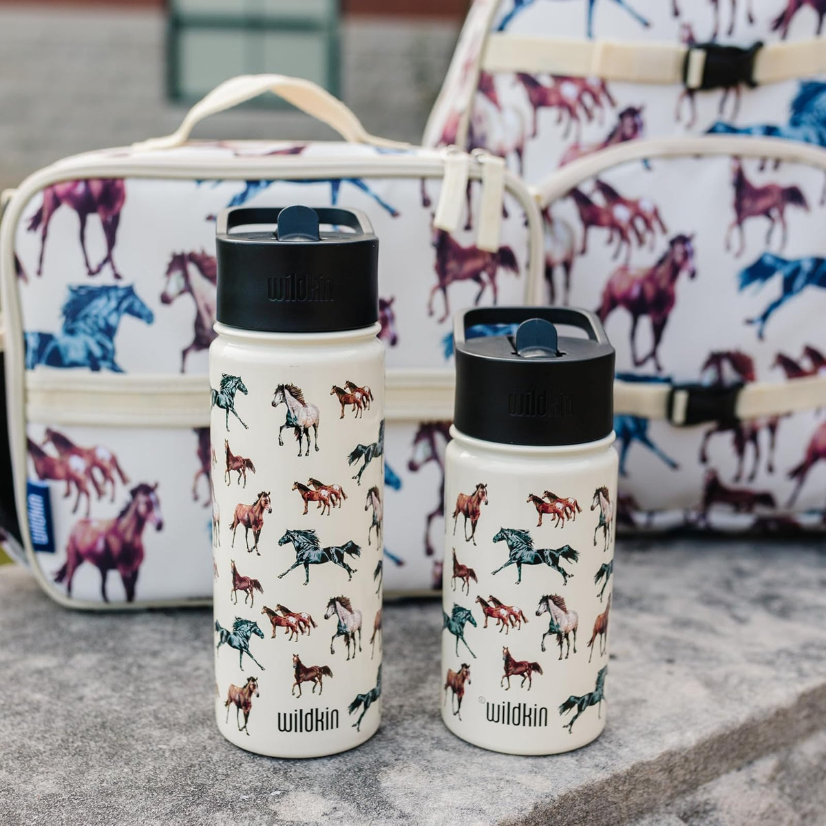 Wildkin Kids - Botella de agua de acero inoxidable de 14 onzas, sin BPA, a prueba de fugas, aislada, fácil de limpiar, diseño de caballos