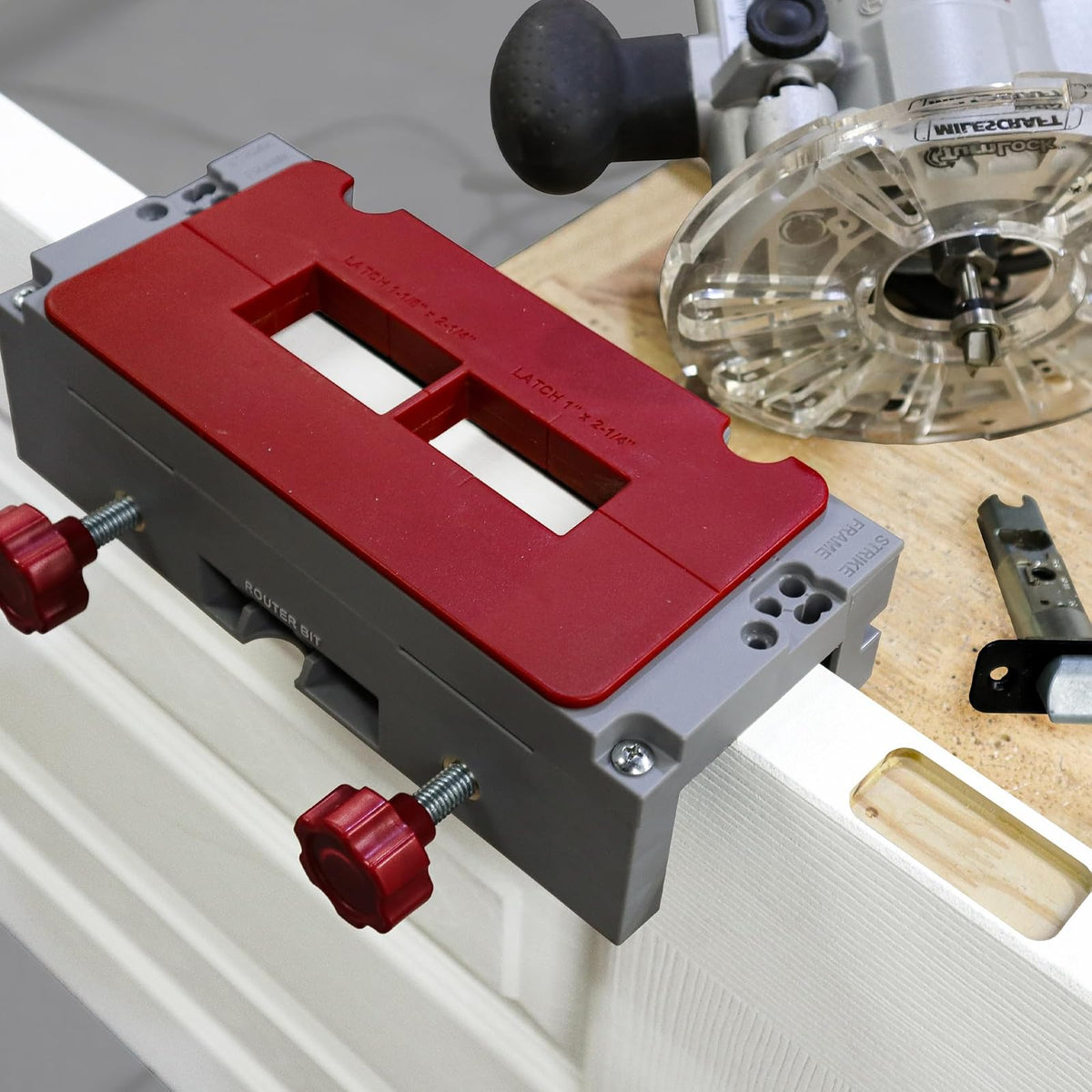 Milescraft 1229 - Plantilla de bisagra de doble sujeción para bisagra de puerta Kit completo de instalación de bisagras para mortajas de 2.5 a 4.5 pulgadas. Placas de cierre y cierre incluidas para