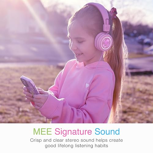 MEE audio KidJamz KJ55 Auriculares USB-C de escucha segura para niños con luces LED multicolores, limitador de volumen y micrófono; auriculares con cable para niños para iPhone 15, iPad y dispositivos