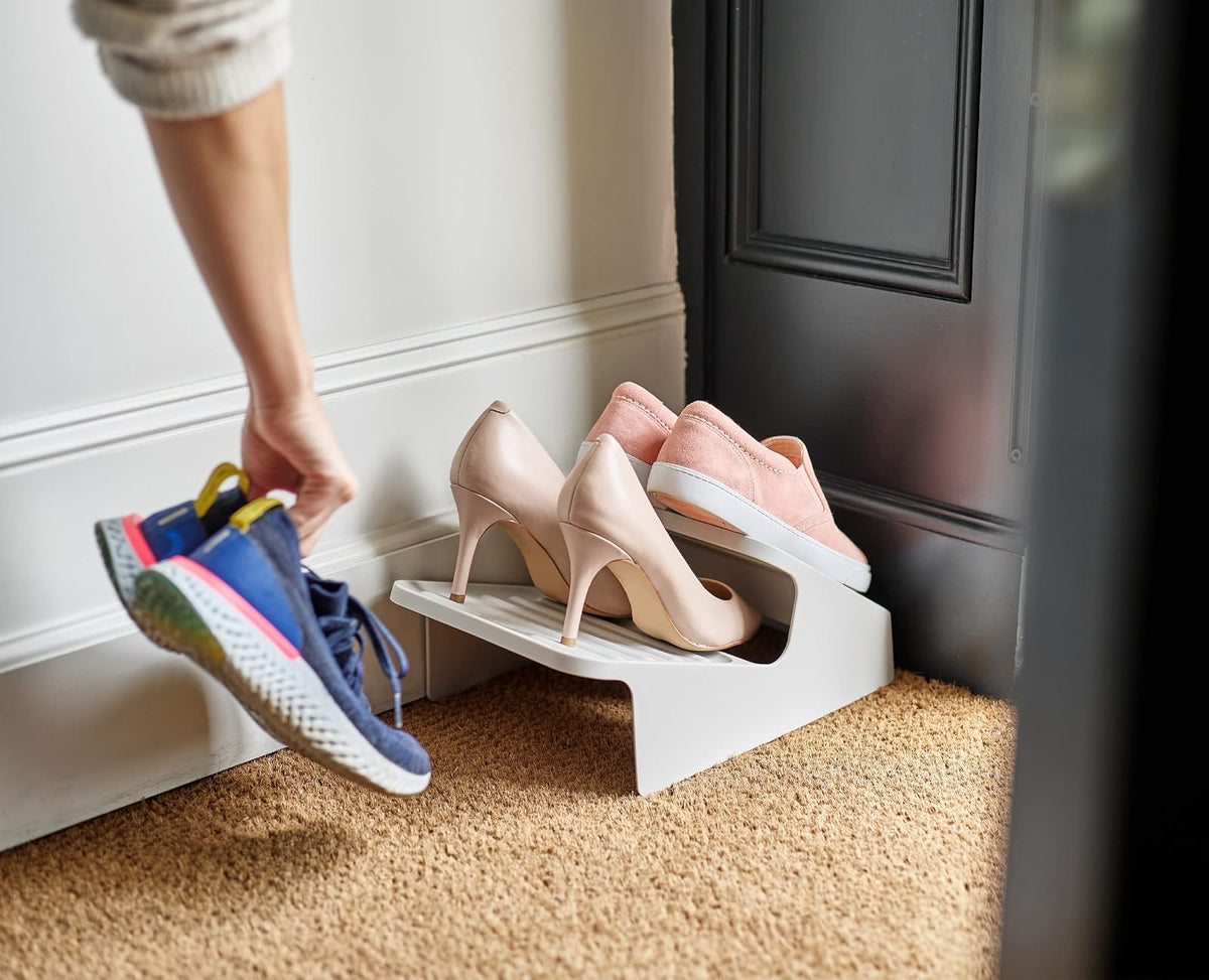 Joseph Joseph Shoe-In - Organizador Compacto de 2 Niveles para Ahorrar Espacio, con Capacidad para Hasta 3 Pares, Color Crudo