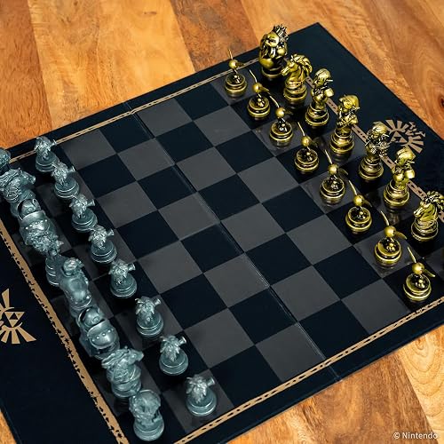 The Legend of Zelda Collector's Chess Set, Juego de Estrategia Link vs. Ganondorf, 32 Piezas Personalizadas de héroe y Villano, Juego de Mesa clásico para fanáticos de Zelda, con Licencia Oficial de