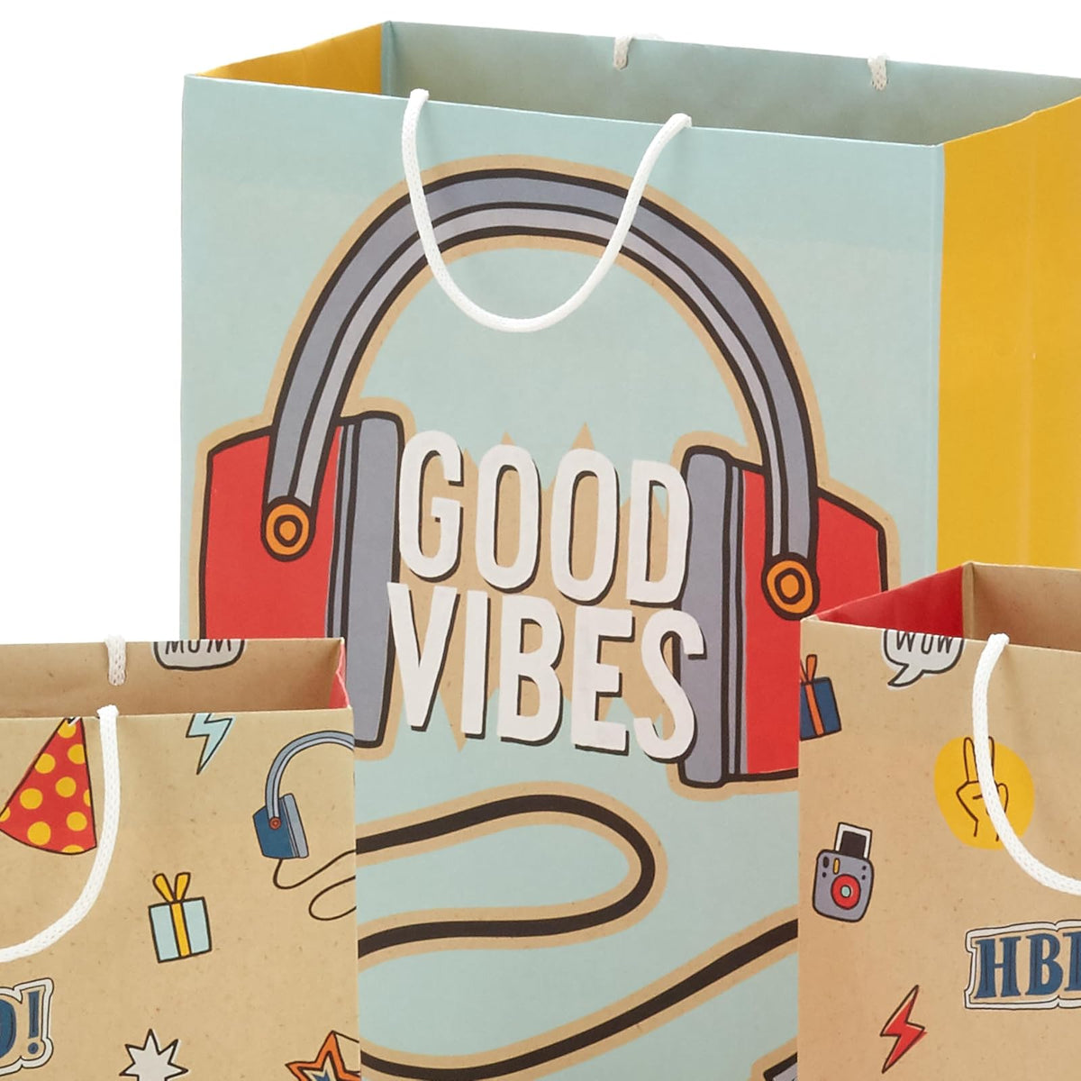 Hallmark Surtido de bolsas de regalo (8 bolsas: 3 pequeñas de 6 pulgadas, 3 medianas de 9 pulgadas, 2 grandes de 13 pulgadas) cumpleaños para niños, buenas vibras, iconos retro
