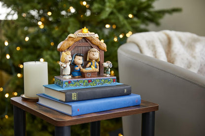 Enesco Peanuts por Jim Shore Figura de Escena de Nacimiento del espectáculo navideño iluminada - Escena de Piedra de Resina Hecha a Mano Pintada Coleccionable Snoopy Figuras de Peanuts Adornos