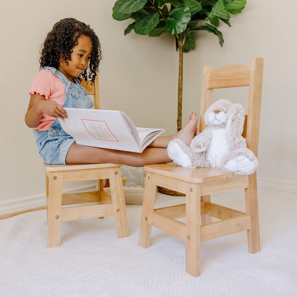 Melissa & Doug Sillas de Madera Sólida, Sillas para Niños, Muebles de un Ligero Acabado para la Habitación de Juegos, Construcción Duradera, 2 Sillas