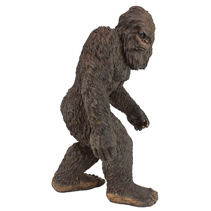 Design Toscano Yeti The Bigfoot - Estatua de jardín para Interiores y Exteriores, Mediana de 21 Pulgadas de Alto, Resina de Piedra fundida, Acabado café