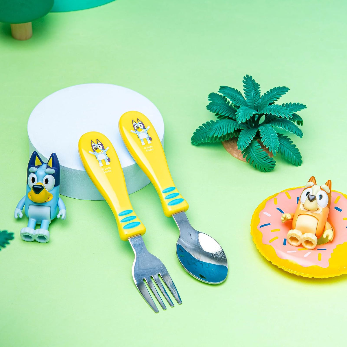 Zak Designs Bluey - Juego de cubiertos para niños con divertido arte de personajes en ambos utensilios, tenedor antideslizante y cuchara es perfecto para animar a los comedores exigentes a terminar