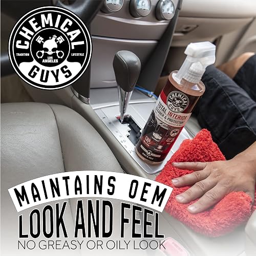 Chemical Guys Limpiador y Protector Total de Interiores (Seguro en Salpicadero, Cuero, Vinilo, Plásticos, Tapicerías, Cristales, Telas y Más), 473ml, Aroma Cereza Negra