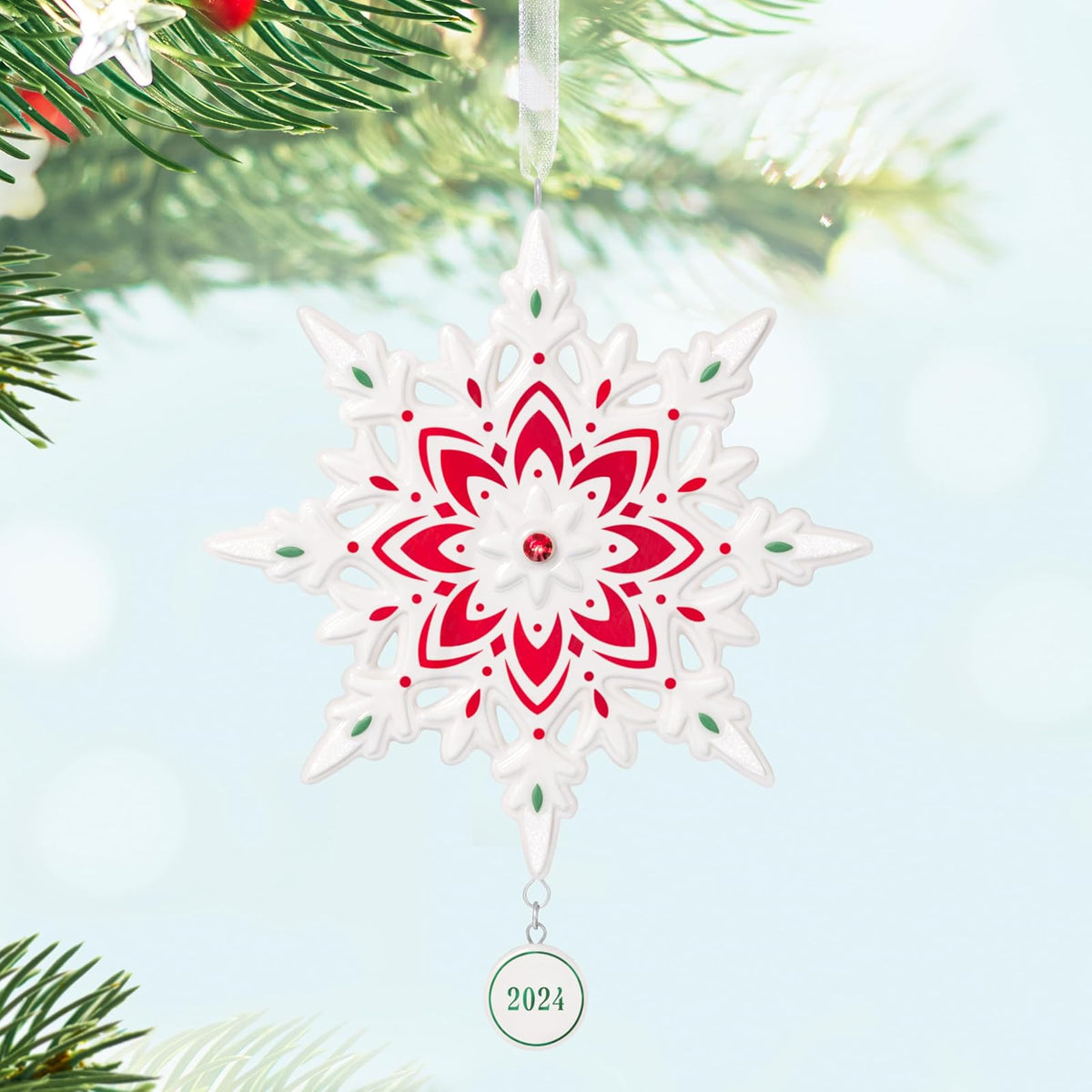 Hallmark - Adorno navideño de Recuerdo 2024, Copo de Nieve 2024, Porcelana, Copo de Nieve
