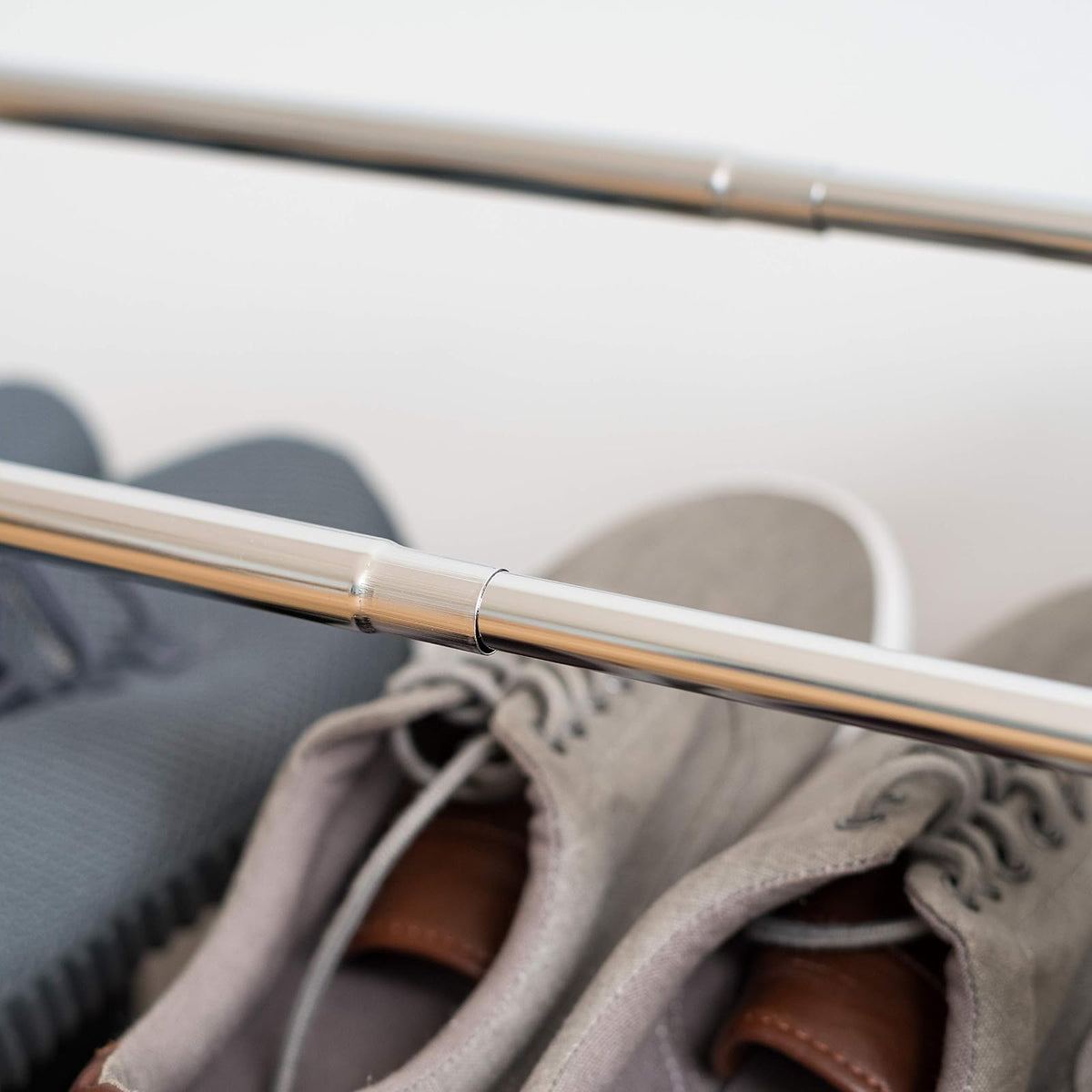 IRIS USA Zapatera Extensible de 2 Niveles para 10 Pares, Metal | Se adapta a varios tamaños de calzado con longitud ajustable para mayor flexibilidad