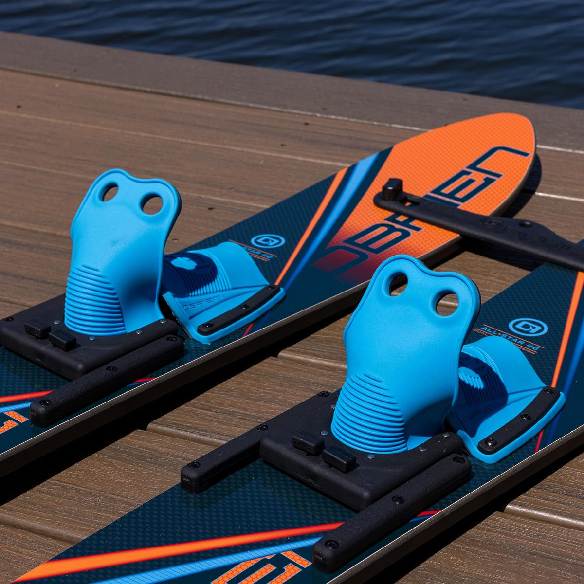 O'Brien Kids All-Star Trainer - Esquís acuáticos, 46 Pulgadas | Fijaciones junior para jinetes de hasta 80 libras, doble túnel con puntas de entrada en V, aletas moldeadas, mango incluido