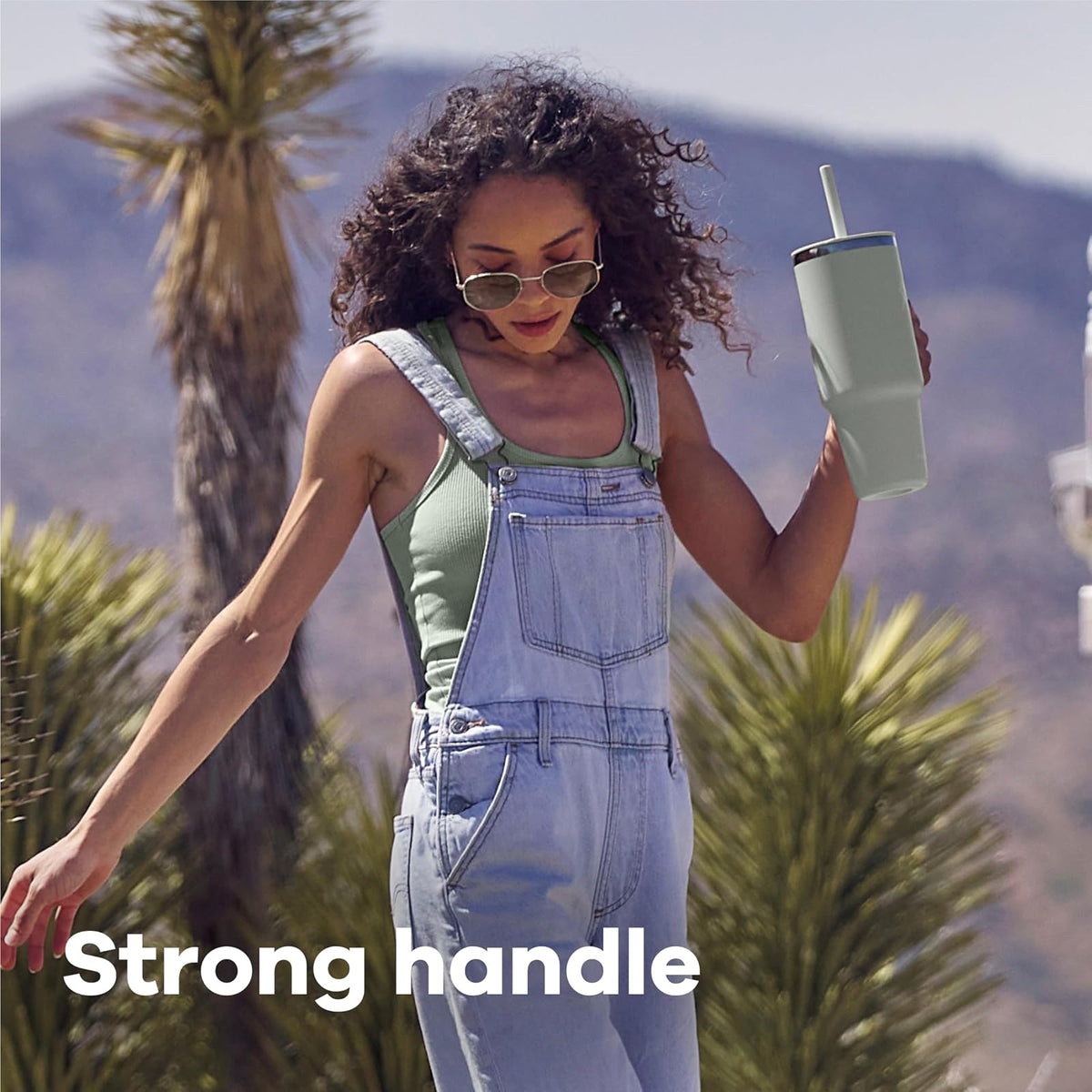 Hydro Flask - Vaso de viaje de 32 onzas con asa, tapa y popote, acero inoxidable aislado en color negro