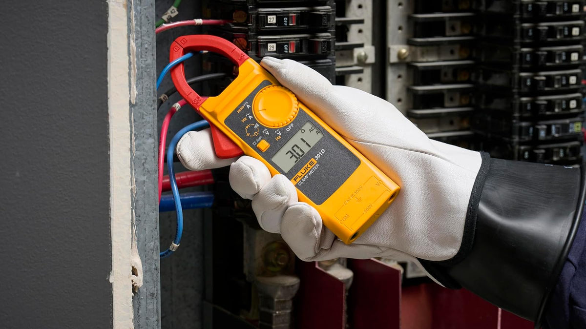 Fluke 301D Pinza Amperimétrica AC/DC Alcance 600 A Cuerpo de 16 mm Mandíbula 34 mm Voltaje Resistencia Continuidad y Frecuencia