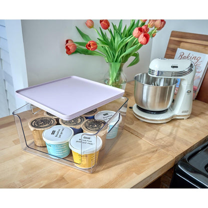 Rosanna Pansino x iDesign cubeta de almacenamiento de cocina de plástico reciclado con tapa, contenedor transparente/tapa de lavanda, 12 x 12 x 6 pulgadas