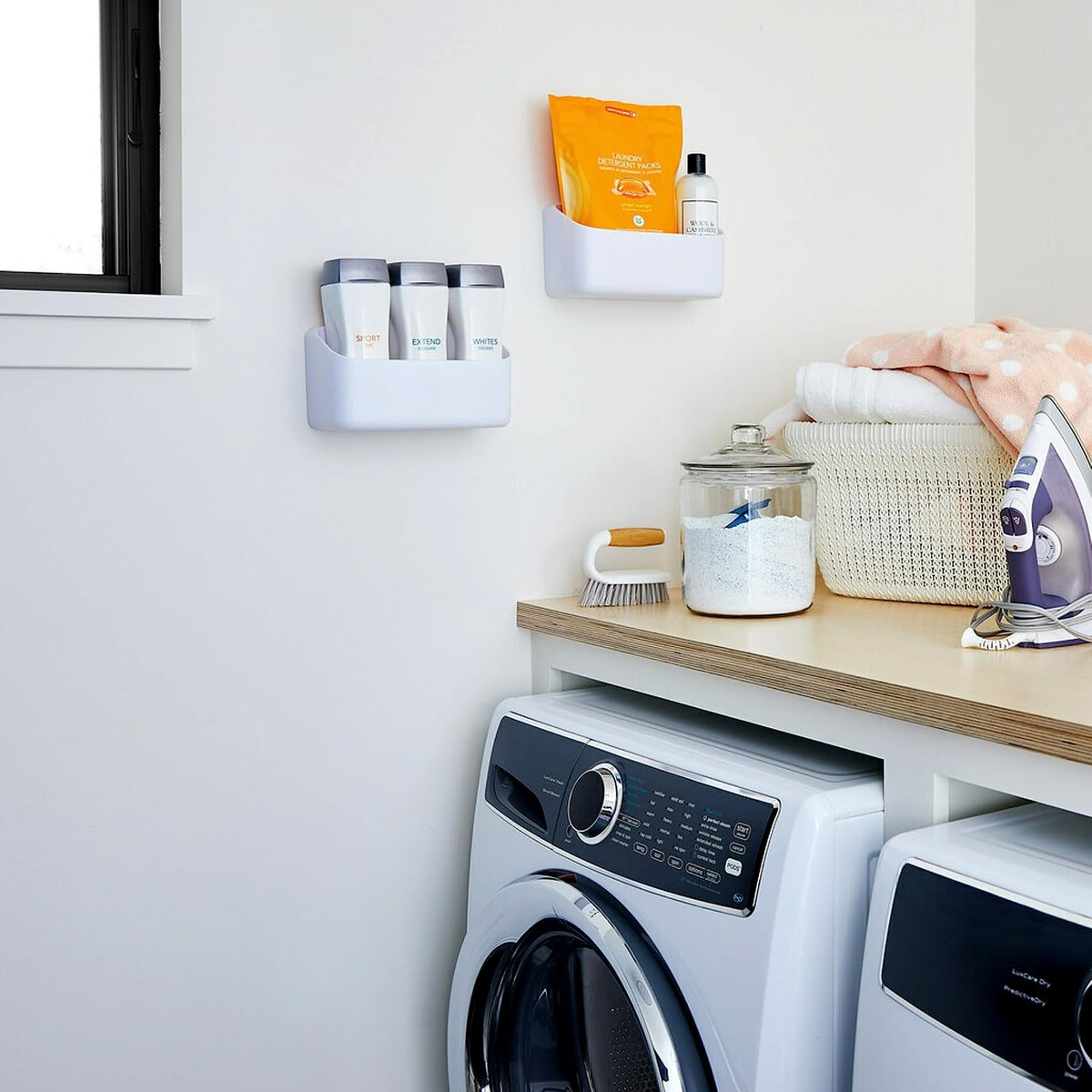Command Organizador grande de 10 libras con 4 tiras de comando, 10 x 3.4 x 5.1 pulgadas, pesado sin daños para organizar suministros de limpieza, clóset y despensa, blanco