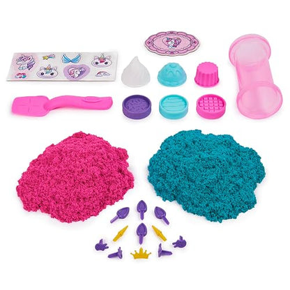 Kinetic Sand, set de juego Tienda de pasteles de unicornio, 453 g de Kinetic Sand (turquesa y rosa), 8 herramientas de unicornio, juguetes sensoriales para niños y niñas a partir de 3 años